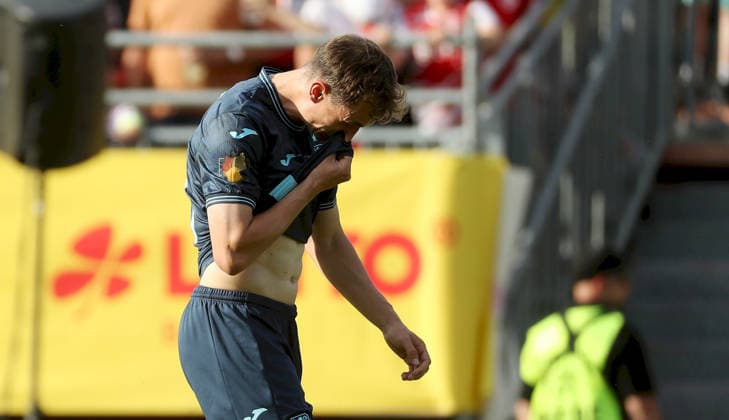 23 05 2026, xfsx, Herren, Fußball, Saison 2025 2026, BFV Verbandspokal, Finale FC Wuerzburger Kickers TSV 1860 Muenchen v li Kilian Jakob TSV 1860 Muenchen enttaeuschtend schauen, Enttaeuschung, disappointed, Einzelbild Wuerzburg AKON ARENA Bayern Deutschland
