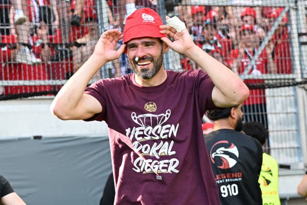 23 05 2026, xpsx, Soccer final Hessenpokal, SG Barockstadt Fulda Lehnerz SV Wehen Wiesbaden v l jubilation, joy about the cup victory Sascha Mockenhaupt SV Wehen Wiesbaden DFL DFB REGULATIONS PROHIBIT ANY USE OF PHOTOGRAPHS as IMAGE SEQUENCES and or QUASI VIDEO Offenbach