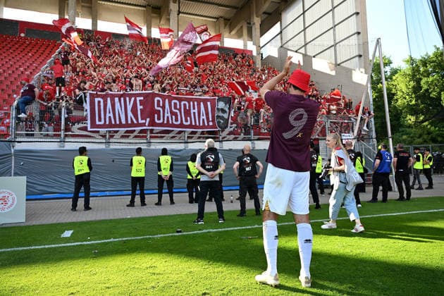 23 05 2026, xpsx, Soccer final Hessenpokal, SG Barockstadt Fulda Lehnerz SV Wehen Wiesbaden v l jubilation, joy about the cup victory Sascha Mockenhaupt SV Wehen Wiesbaden DFL DFB REGULATIONS PROHIBIT ANY USE OF PHOTOGRAPHS as IMAGE SEQUENCES and or QUASI VIDEO Offenbach