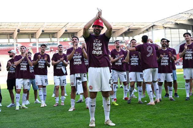 23 05 2026, xpsx, Soccer final Hessenpokal, SG Barockstadt Fulda Lehnerz SV Wehen Wiesbaden v l jubilation, joy about the cup victory Sascha Mockenhaupt SV Wehen Wiesbaden DFL DFB REGULATIONS PROHIBIT ANY USE OF PHOTOGRAPHS as IMAGE SEQUENCES and or QUASI VIDEO Offenbach