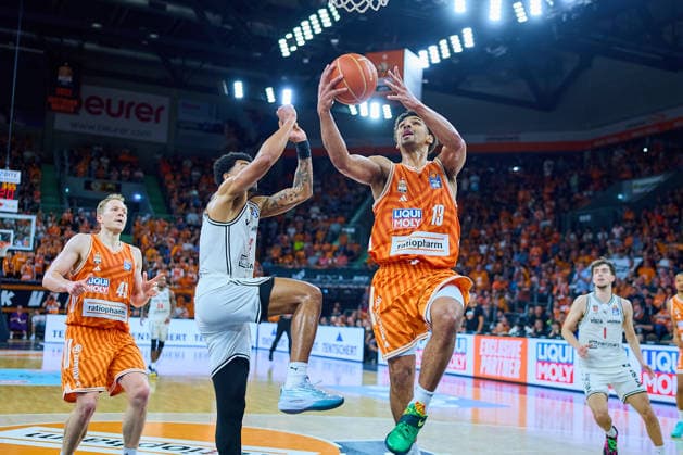 duel, duel between Ibrahim Watson BMA365 Bamberg Baskets, 02 and Mark Smith ratiopharm ulm, 13 GER, ratiopharm ulm vs Bamberg Baskets, basketball, playoffs, quarterfinals, 3 game, EasyCredit BBL, season 2025 2026, 23 05 2026 GER, ratiopharm ulm vs Bamberg Baskets, basketball, playoffs, quarterfinals, 3 game, EasyCredit BBL, season 2025 2026, 23 05 2026 New Ulm Copyright: xEibner-Pressefoto GeraldxOelze-dexStoppanyx EP_ODS
