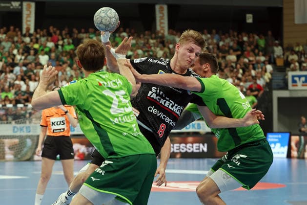23 05 2026, xovx, Handball Daikin Handball Bundesliga, HSG Wetzlar HC Erlangen v l Justin Müller HSG Wetzlar , Sander Oeverjordet HC Erlangen , Jona Schoch HSG Wetzlar Wetzlar Buderus Arena Hessen Germany EN