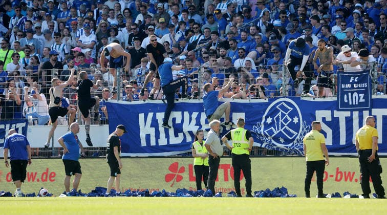 Stuttgart Degerloch, soccer Wfv cup final Stuttgarter Kickers vs SG Sonnenhof Großaspach, fans climb over the fence in the Stuttgart B block