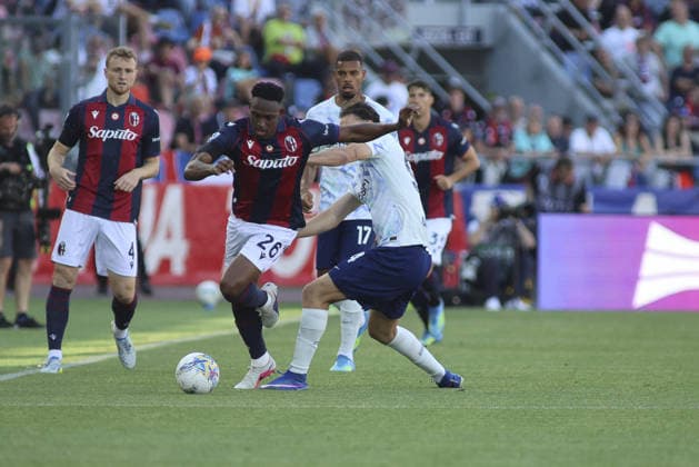 FOOTBALL - Serie A - Bologna FC vs Inter Milan - FC Internazionale Photo by IPA ABACAPRESS.COM85002893 - Jhon Lucumi of Bologna FC competes for the ball with Francesco Pio Esposito of Inter FC during Bologna FC vs FC Inter, 38th Serie A Enilive 2025-26 game at Renato dall Ara stadium in Bologna (BO), Italy, on May 23, 2026. Bologna Italy  Copyright: xIPAxSport ABACAx