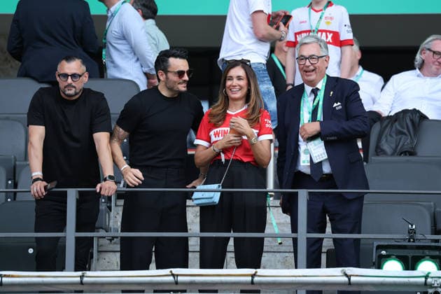 23 05 26 DFB Pokal Final 2026 FC Bayern Munich VfB Stuttgart Germany, Berlin, 23 05 2026, Football, Season 2025 2026, DFB Pokal Final 2026 Berlin, FC Bayern Munich VfB Stuttgart Singer Giovanni Zarrella, 2 from left, with his wife Jana Ina, right, right next to him, VfB President Dietmar Allgaier in the stands at the Olympiastadion