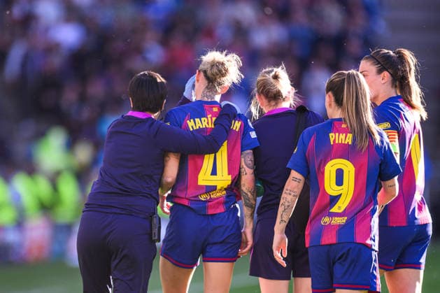 260523 Mapi Leon of Barcelona receives medical attention during the UEFA Women s Champions League final football match between Barcelona and Lyon on May 23, 2026 in Oslo Photo Jon Olav Nesvold BILDBYRAN COP 217 VG0925 bbeng football fotball fotball soccer champions league finale final final 2026 mesterligaen dam fcb barcelona lyon ol lyonnes  Copyright: JONxOLAVxNESVOLD BB260523JE042