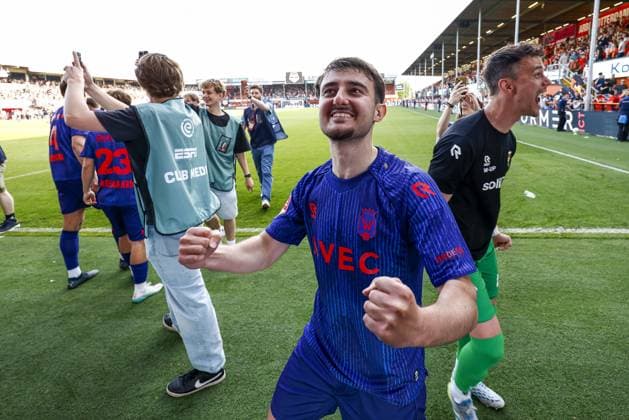 VOLENDAM , 23-05-2026 , Kras Stadium , season 2025 - 2026 , Dutch Keuken Kampioen Divisie football , second leg of the Keuken Kampioen Play-Offs final , match between FC Volendam and Willem II , picture shows players of Willem II celebrate the win and the promotion too the Vriendenloterij Eredivisie Volendam - Willem II (play off)  x203912540x Copyright: