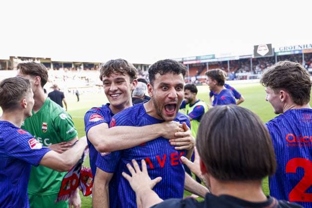VOLENDAM , 23-05-2026 , Kras Stadium , season 2025 - 2026 , Dutch Keuken Kampioen Divisie football , second leg of the Keuken Kampioen Play-Offs final , match between FC Volendam and Willem II , picture shows players of Willem II celebrate the win and the promotion too the Vriendenloterij Eredivisie Volendam - Willem II (play off)  x203912562x Copyright: