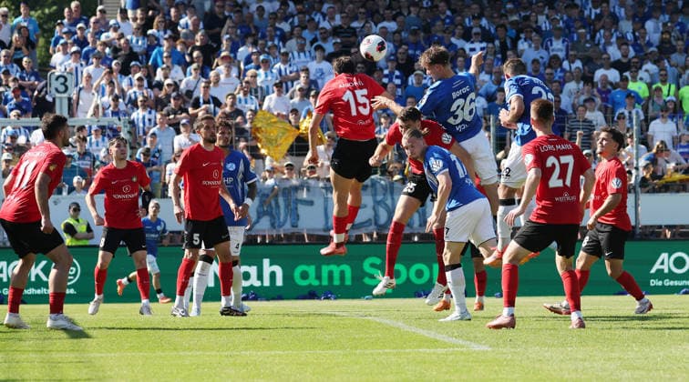 Stuttgart Degerloch, soccer Wfv cup final Stuttgarter Kickers vs SG Sonnenhof Großaspach, scorer Mario Borac Kickers, No. 36 heads the goal to 1 2