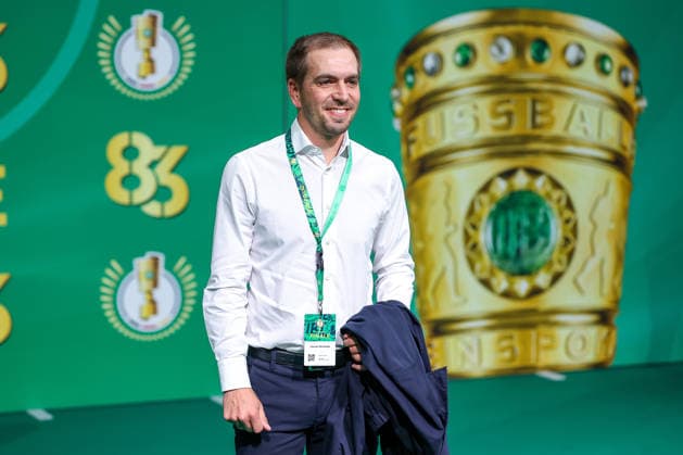 23 05 2026, Football, 83 DFB Pokal Final,, FC Bayern Munich VfB Stuttgart, Olympioastadion Berlin, Season 2025 2026 Consultant Philipp Lahm VfB Stuttgart pl at the catwalk over the green carpet before the match Celebrities VIP DFB regulations prohibit any use of photographs as image sequences and or quasi video Berlin Germany