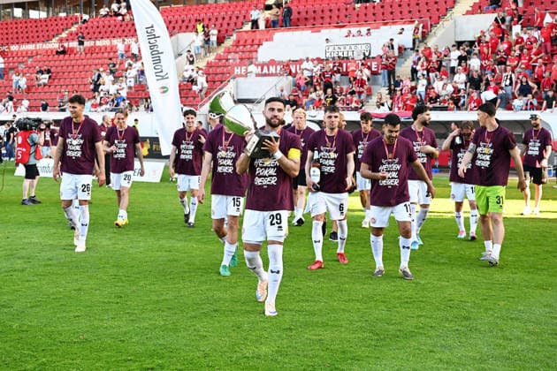 23 05 2026, xpsx, Soccer final Hessenpokal, SG Barockstadt Fulda Lehnerz SV Wehen Wiesbaden v l jubilation, joy about the cup victory Fatih Kaya SV Wehen Wiesbaden DFL DFB REGULATIONS PROHIBIT ANY USE OF PHOTOGRAPHS as IMAGE SEQUENCES and or QUASI VIDEO Offenbach