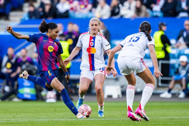 260523 Salma Paralluelo of Barcelona scores 3 0 next to Lindsey Heaps of Lyon during the UEFA Women s Champions League final football match between Barcelona and Lyon on May 23, 2026 in Oslo Photo Vegard Grott BILDBYRAN kod VG VG0925 bbeng football fotball fotboll soccer champions league finale final final 2026 mesterligaen dam fcb barcelona lyon ol lyonnes  Copyright: VEGARDxGRoTT BB260523VG055
