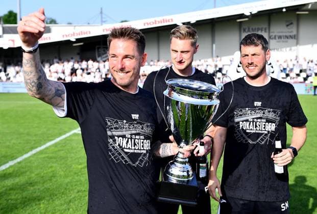 SC Verl SF Lotte FOR EDITORIAL PURPOSES ONLY EDITORIAL USE ONLY p Football Krombacher Westfalenpokal Final SC Verl SF Lotte on 23 05 2026 at the Sportclub Arena in Verl Tobias Strobl Coach SC Verl with the Cup Germany North Rhine Westphalia Verl Copyright ThorstenxTillmann Copyright: ThorstenxTillmann doc85z2e1e9hdx14wj08e84 ,EDITORIAL USE ONLY Copyright: ThorstenxTillmann