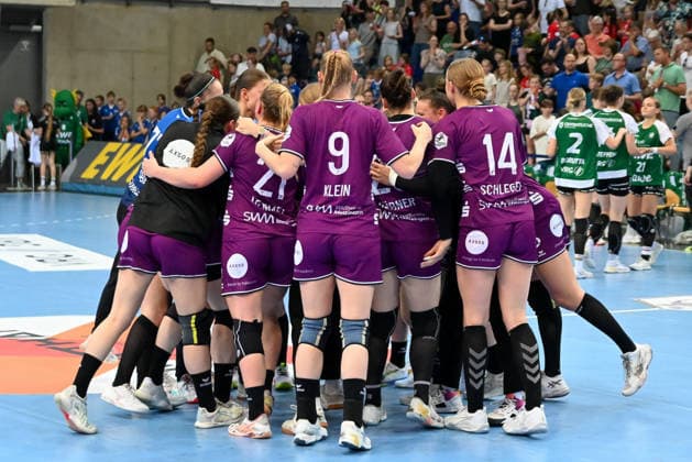 Cheering circle TuS Metzingen VfL Oldenburg vs TuS Metzingen, ALSCO Handball Bundesliga Women, Playoffs, Matchday 6, Season 2025 2026, 23 05 2026, VfL Oldenburg vs TuS Metzingen, ALSCO Handball Bundesliga Women, Playoffs, Matchday 6, Season 2025 2026, 23 05 2026 Oldenburg Copyright: xEibner-Pressefoto RobertxGertzenx EP_RGN