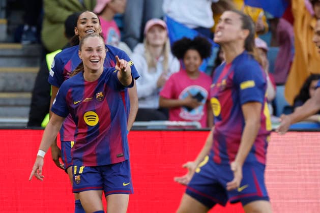 Barcelona s forward Ewa Pajor (L) celebrates after scoring her team s first goal during the Champions League final between FC Barcelona, Barca and Olympique Lyonnais at the Ullevaal Stadium in Oslo, Norway, 23 May 2026. FC Barcelona vs Olympique de Lyon !ACHTUNG: NUR REDAKTIONELLE NUTZUNG!  Copyright: xAlbertoxEstévezx GRAF9955 20260523-55020381815_1