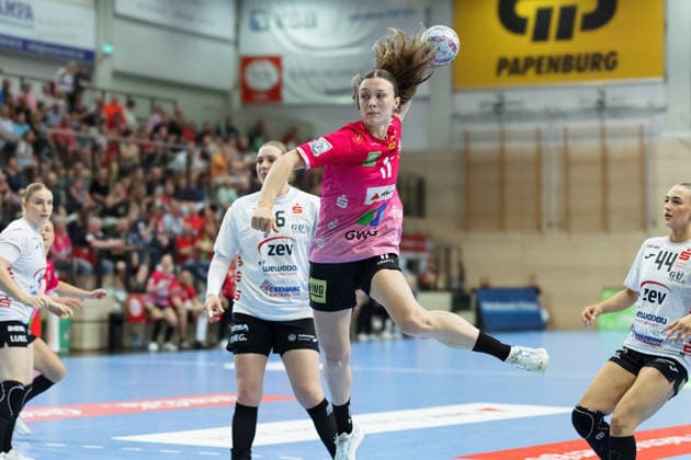 Laura Szabo Zwickau, 6 , Emma Hertha Halle, 17 , Julia Niewiadomska Zwickau, 44 , SV Union Halle Neustadt vs BSV Sachsen Zwickau, Handball Bundesliga Women, Play Offs 5 11 Matchday 6, Season 2025 26, 23 05 2026 Halle SWH Arena Sachsen Anhalt Germany