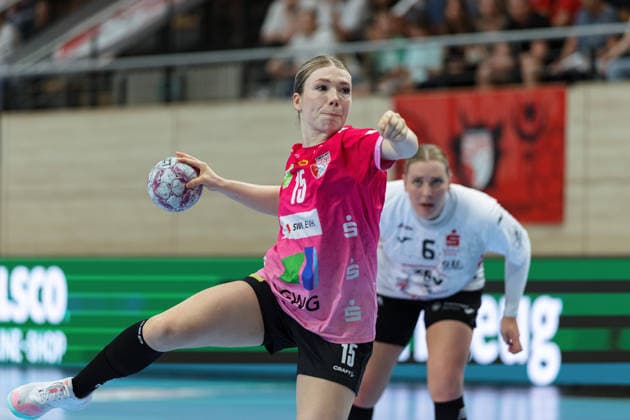 Fabienne Büch Halle, 15 , Laura Szabo Zwickau, 6 , SV Union Halle Neustadt vs BSV Sachsen Zwickau, Handball Bundesliga Frauen, Play Offs 5 11 Matchday 6, Season 2025 26, 23 05 2026 Halle SWH Arena Sachsen Anhalt Germany