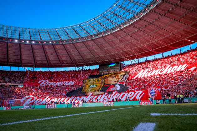 Sport Bilder des Tages 23.05.2026, Fußball, 83. DFB-Pokal Finale,, FC Bayern München - VfB Stuttgart, Olympioastadion Berlin, Saison 2025 2026: Choreografie in den Blöcken auf der Tribüne vor dem Spiel Rekordpokalsieger Banner Schriftzug DFB regulations prohibit any use of photographs as image sequences and or quasi-video. Berlin Deutschland *** 23 05 2026, Football, 83 DFB Cup Final,, FC Bayern Munich VfB Stuttgart, Olympioastadion Berlin, Season 2025 2026 Choreography in the blocks in the stands before the match Record Cup Winners Banner Lettering DFB regulations prohibit any use of photographs as image sequences and or quasi video Berlin Germany