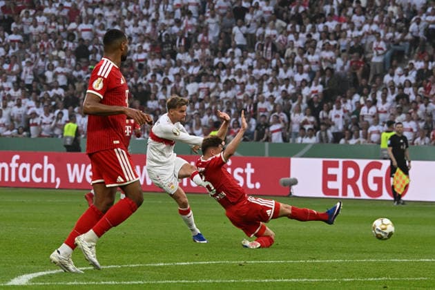 23 05 2026, xsltx, Fußball DFB Pokal Finale, FC Bayern München VfB Stuttgart v l Maximilian Mittelstädt VfB Stuttgart Joshua Kimmich FC Bayern Muenchen Zweikampf, Aktion, action, battle for the ball DFL DFB REGULATIONS PROHIBIT ANY USE OF PHOTOGRAPHS as IMAGE SEQUENCES and or QUASI VIDEO Berlin