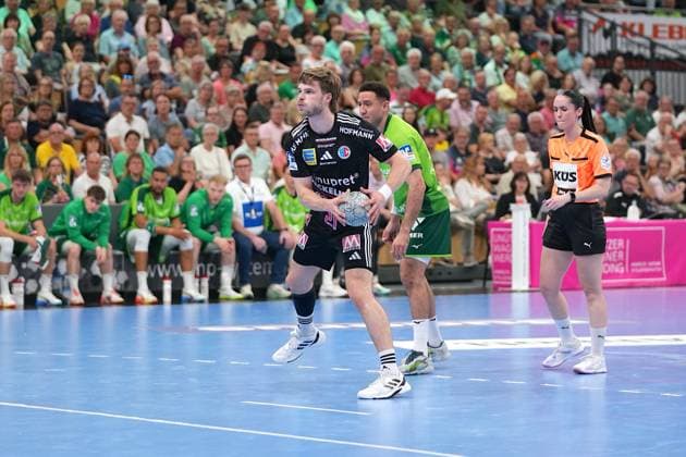Christopher Bissel ( 21 Erlangen ) during the Daikin Handball-Bundesliga match between HSG Wetzlar and HC Erlangen at Buderus Arena Wetzlar.  Copyright: xJuliaxKneisslx xSPPx Sportspressphoto_152637