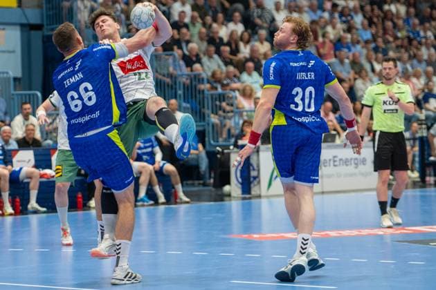 Å tÄpan Zeman, Circle Winger, VfL Gummersbach 66 , Philipp Vorlicek, Backcourt, TSV GWD Minden 22 , Tom Kiesler, Backcourt, VfL Gummersbach 30 , VfL Gummersbach vs TSV GWD Minden, Daikin Handball Bundesliga, Men , Matchday 30, 23 05 2026 Gummersbach NRW Germany Copyright: xkolbert-press MartinxWdziecznyx