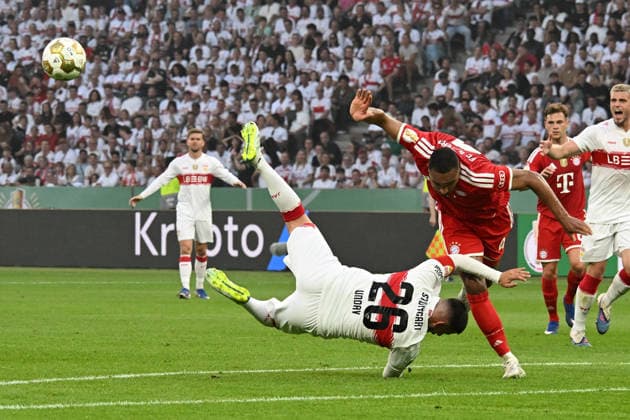 23 05 2026, xsltx, Fußball DFB Pokal Finale, FC Bayern München VfB Stuttgart v l Deniz Undav VfB Stuttgart Jonathan Tah FC Bayern Muenchen Zweikampf, Aktion, action, battle for the ball DFL DFB REGULATIONS PROHIBIT ANY USE OF PHOTOGRAPHS as IMAGE SEQUENCES and or QUASI VIDEO Berlin