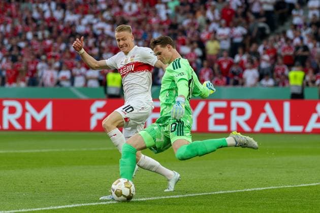 in duel, action, with Chris Fuehrlich 10 VfB Stuttgart , Jonas Urbig 40 FC Bayern Muenchen , FC Bayern Muenchen vs VfB Stuttgart, Football, 83 DFB Pokalfinale, 23 05 2026 DFL DFB regulations prohibit any use of photographs as image sequences and or quasi video Berlin Berlin Germany Copyright: xkolbert-press ChristianxKolbertx