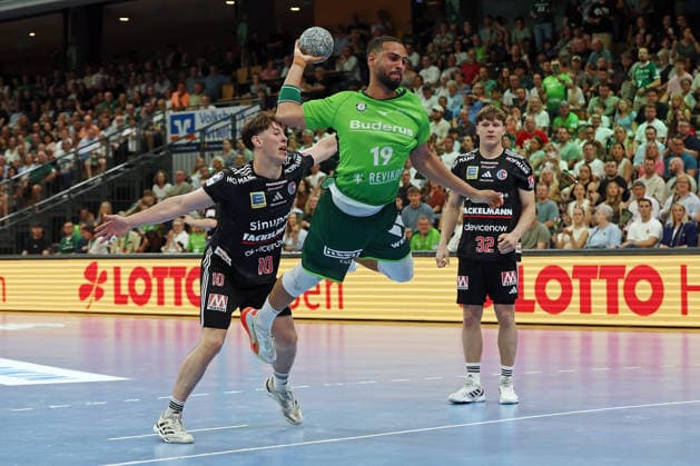 23 05 2026, xovx, Handball Daikin Handball Bundesliga, HSG Wetzlar HC Erlangen v l Florian Scheerer HC Erlangen , Philipp Ahouansou HSG Wetzlar , Maxim Lochman HC Erlangen Wetzlar Buderus Arena Hessen Germany EN
