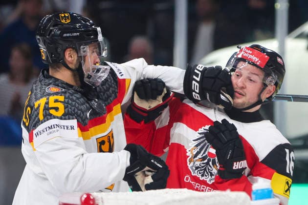 Sport Bilder des Tages Ice hockey, Eishockey - IIHF WC 2026 ZURICH,SWITZERLAND,23.MAY.26 - ICE HOCKEY - IIHF Ice Hockey World Championship, WM, Weltmeisterschaft 2026, group stage, Austria vs Germany. Image shows Samuel Dove-McFalls (GER) and Dominic Zwerger (AUT)  GEPAxpictures xMaticxKlansek