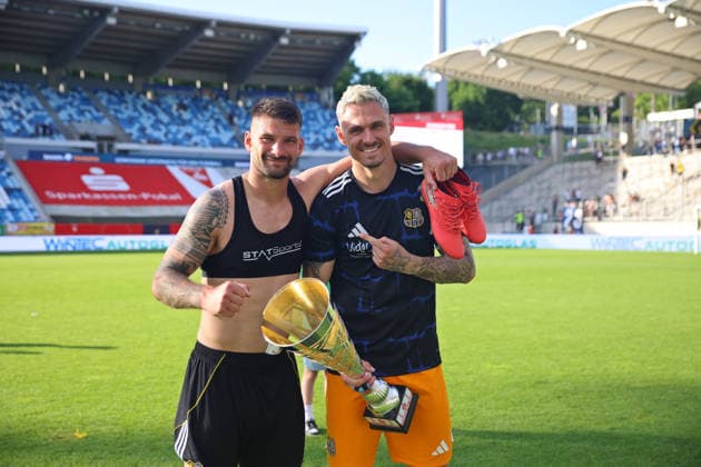 23 05 2026, Football, Men, Sparkassen Pokal Saarland Final, Season 2025 2026, 1 FC Saarbrücken FC 08 Homburg, Kai Bruenker 1 FC Saarbruecken and Tim Paterok 1 FC Saarbruecken pose with the cup Saarbrücken Ludwigsparkstadion Saarland Germany DEU Copyright: xFabianxKleerx