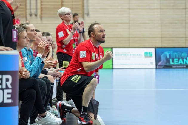 Goalkeeping coach Andreas Wiese Halle , Coach Ines Seidler Halle , Bench, SV Union Halle Neustadt vs BSV Sachsen Zwickau, Handball Bundesliga Women, Play Offs 5 11 Matchday 6, Season 2025 26, 23 05 2026 Halle SWH Arena Sachsen Anhalt Germany