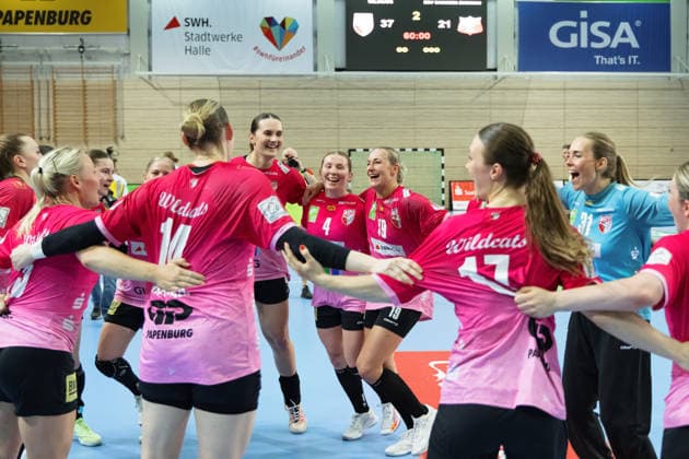 Sport Bilder des Tages Wildcats jubeln nach dem 37:21 Heimsieg, SV Union Halle-Neustadt vs. BSV Sachsen Zwickau, Handball Bundesliga Frauen, Play-Offs 5-11 Spieltag 6, Saison 2025 26, 23.05.2026 Halle SWH Arena Sachsen-Anhalt Deutschland *** Wildcats cheer after 37 21 home win, SV Union Halle Neustadt vs BSV Sachsen Zwickau, Handball Bundesliga Frauen, Play Offs 5 11 Matchday 6, Season 2025 26, 23 05 2026 Halle SWH Arena Sachsen Anhalt Germany