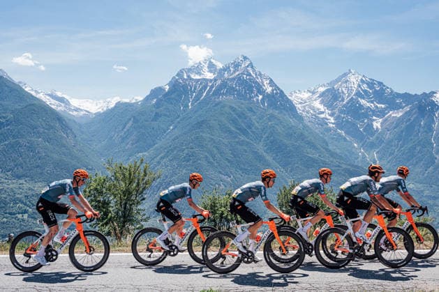 Sport Bilder des Tages 2026 Giro d Italia Stage 14 Picture by Zac Williams SWpix.com - 23 05 2026 - Cycling - 2026 Giro d Italia - Stage 14 - Aosta to Pila (Gressan) - Netcompany Ineos. Copyright: x xSWpix.comx(t axPhotographyxHubxLtd)xZacxWilliams SWpix.comx SWP-2645