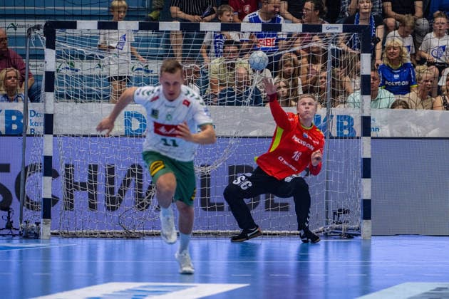 Daikin Handball Bundesliga, VfL Gummersbach GWD Minden, 23 05 2026 Mats Korte GWD Minden 11 , Bertram Obling VfL Gummersbach, 16 , Daikin Handball Bundesliga, VfL Gummersbach GWD Minden, 23 05 2026 Copyright: xBEAUTIFULxSPORTS Erlhofx
