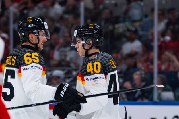 ZURICH, SWITZERLAND - MAY 23: chat between Alexander Ehl (Germany, 40) and Marc Michaelis (Germany, 65) during the Preliminary Round - Group A Match 41 between Austria and Germany at the IIHF Ice hockey, Eishockey World Championship, WM, Weltmeisterschaft 2026, Swiss Life Arena on May 23, 2026 in Zurich, Switzerland. Zurich Switzerland Copyright: xTimoxSteinx