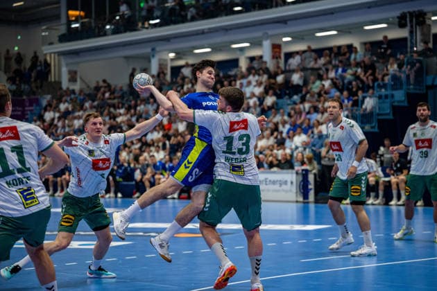Daikin Handball Bundesliga, VfL Gummersbach GWD Minden, 23 05 2026 Ludvig Hallbäck VfL Gummersbach, 20 , Ian Weber GWD Minden 13 , Daikin Handball Bundesliga, VfL Gummersbach GWD Minden, 23 05 2026 Copyright: xBEAUTIFULxSPORTS Erlhofx