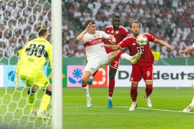 Ramon Hendriks VfB Stuttgart, 03 clears the ball in front of Harry Kane FC Bayern Muenchen, 9 , GER, FC Bayern Muenchen vs VfB Stuttgart, Football, Men, DFB Pokal, Final, Season 2025 2026, 23 05 2026 DFL REGULATES PROHIBIT ANY USE OF PHOTOGRAPHS AS IMAGE SEQUENCES AND OR QUASI VIDEO GER, FC Bayern Muenchen vs VfB Stuttgart, Football, Men, DFB Pokal, Final, Season 2025 2026, 23 05 2026 Berlin Copyright: xEibner-Pressefoto MaxxVincenx EP_MVN