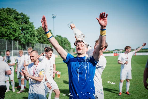 Lower Saxony Cup TuS Bersenbrück vs Lüneburger SK, 23 05 2026 Arne Exner Lüneburger SK Hansa, 22 JUBILEE, EMOTIONS, the team from Lüneburger SK celebrates the cup victory against TuS Bersenbrück Cup winner TuS Bersenbrück vs Lüneburger SK on 23 05 2026 at August Wenzel Stadium, Barsinghausen Copyright: xBEAUTIFULxSPORTS Tonhäuserx