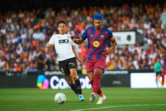 Ronald Araujo FC Barcelona during the LaLiga EA Sports match between Valencia CF and FC Barcelona at Estadio de Mestalla on May 23, 2026 in Valencia, Spain Photo by Maria Jose Segovia DeFodi Images