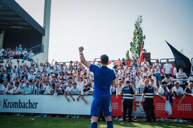 Lower Saxony Cup TuS Bersenbrück vs Lüneburger SK, 23 05 2026 Arne Exner Lüneburger SK Hansa, 22 with cup CHEERS, EMOTIONS, the team from Lüneburger SK celebrates the cup victory against TuS Bersenbrück Cup winner TuS Bersenbrück vs Lüneburger SK on 23 05 2026 at August Wenzel Stadium, Barsinghausen Copyright: xBEAUTIFULxSPORTS Tonhäuserx
