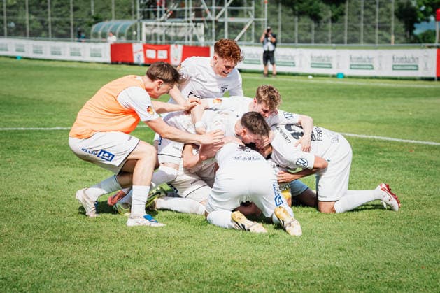 Lower Saxony Cup TuS Bersenbrück vs Lüneburger SK, 23 05 2026 CHEERS, EMOTIONS, the team from Lüneburger SK celebrates the cup victory against TuS Bersenbrück Cup winner TuS Bersenbrück vs Lüneburger SK on 23 05 2026 at August Wenzel Stadium, Barsinghausen Copyright: xBEAUTIFULxSPORTS Tonhäuserx