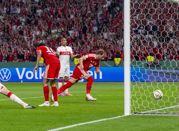 Soccer, Men, 2025 2026 season, 83 DFB Cup Final, FC Bayern Munich VfB Stuttgart, Harry Kane Bayern Munich scores the goal to make it 1 0, 23 05 2026, Copyright: xMatthiasxKochx