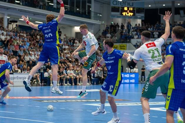 Tom Kiesler, Backcourt, VfL Gummersbach 30 , Teitur Oern Einarsson, Backcourt, VfL Gummersbach 14 , VfL Gummersbach vs TSV GWD Minden, Daikin Handball Bundesliga, Men , Matchday 30, 23 05 2026 Gummersbach NRW Germany Copyright: xkolbert-press MartinxWdziecznyx
