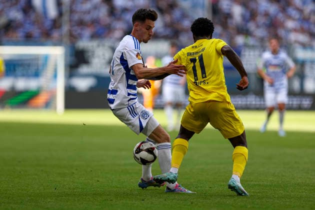 23 05 2026, GER, Football, Men, Niederrheinpokal Final, Season 2025 2026, SC St Tönis MSV Duisburg Conor Noß MSV Duisburg and Tyler Nkamanyi St Tönis in the fight for the ball Duisburg schauinsland reisen Arena Nordrhein Westfalen Germany Copyright: xAdrianxSchlüterx