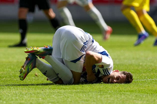 23 05 2026, GER, Football, Men, Niederrheinpokal Final, Season 2025 2026, SC St Tönis MSV Duisburg Conor Noß MSV Duisburg lies injured on the ground Duisburg schauinsland reisen Arena Nordrhein Westfalen Germany Copyright: xAdrianxSchlüterx
