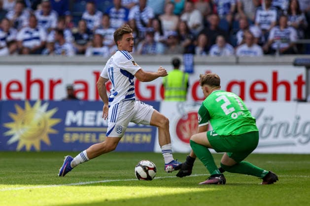 23 05 2026, GER, Football, Men, Niederrheinpokal Final, Season 2025 2026, SC St Tönis MSV Duisburg Patrick Sussek MSV Duisburg and Tim Leon Schrick St Tönis fighting for the ball Duisburg schauinsland reisen Arena Nordrhein Westfalen Germany Copyright: xAdrianxSchlüterx