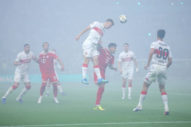 23 05 2026, Football, 83 DFB Pokal Final,, FC Bayern München VfB Stuttgart, Olympioastadion Berlin, Saison 2025 2026 Finn Jeltsch VfB Stuttgart 29 in duel against Luis Diaz FC Bayern Muenchen 14 in dense fog on the pitch DFB regulations prohibit any use of photographs as image sequences and or quasi video Berlin Germany