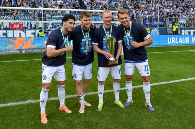 23 05 2026, GER, Football, Men, Niederrheinpokal Final, Season 2025 2026, SC St Tönis MSV Duisburg Mert Göckan MSV Duisburg , Steffen Meuer MSV Duisburg , Leon Müller MSV Duisburg and Thilo Töpken MSV Duisburg with the Niederrheinpokal Duisburg schauinsland reisen Arena Nordrhein Westfalen Germany Copyright: xAdrianxSchlüterx