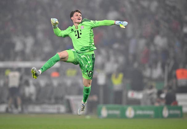 GOAL for 2 0 Harry Kane FC Bayern Muenchen FCB 09 not in picture Goalkeeper Jonas Urbig FC Bayern Muenchen FCB 40 83 DFB Pokalfinale FC Bayern Muenchen FCB vs VFB Stuttgart Olympiastadion Berlin 23 05 2026 DFL REGULATIONS PROHIBIT ANY USE OF PHOTOGRAPHS AS IMAGE SEQUENCES AND OR QUASI VIDEO 83 DFB Pokalfinale FC Bayern Muenchen FCB vs VFB Stuttgart