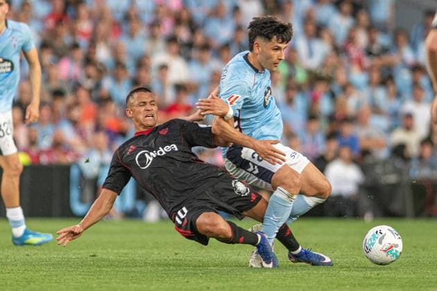 ESP RC celta v Elche Club de Futbol La Liga Alexis Sanchez of Sevilla FC and Yoel Lago of RC Celta during La Liga ,2025 2026,between RC Celta and SEvilla FC,final match 38 at Abanca Balaidos Stadium on May 23,2026 in Vigo Spain Vigo Pontevedra Spain Football Copyright: xLuisxLorenzoxAGENCIAxLOFx